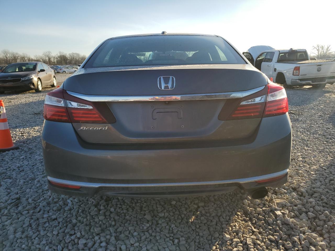 VIN 1HGCR2F70HA217087 2017 HONDA ACCORD no.6