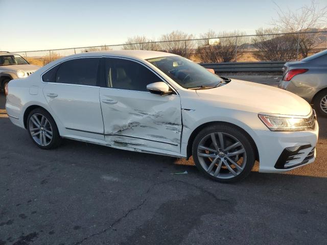  VOLKSWAGEN PASSAT 2017 Білий