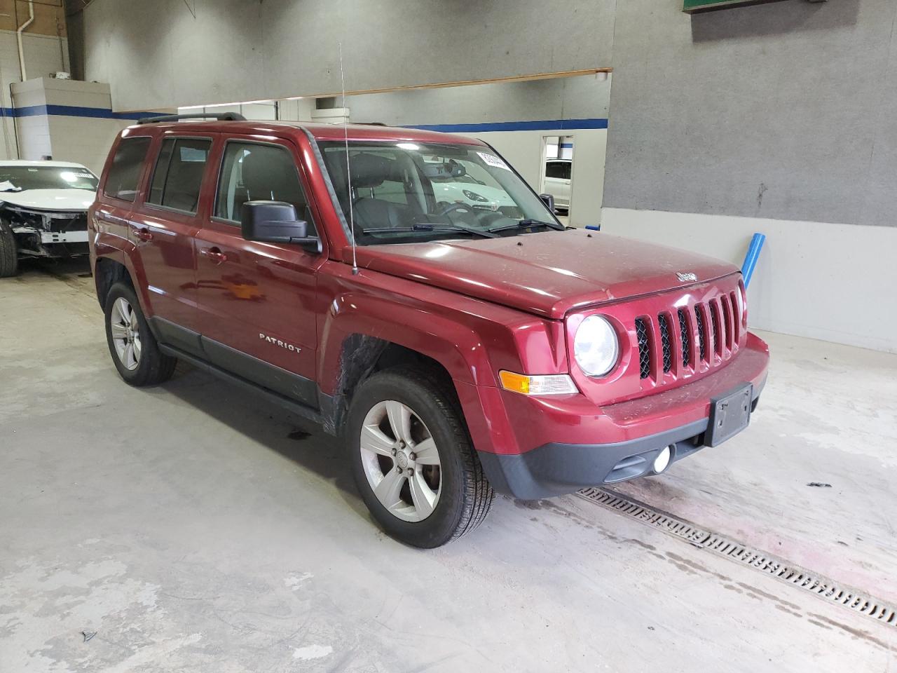 VIN 1C4NJRBB9ED910753 2014 JEEP PATRIOT no.4