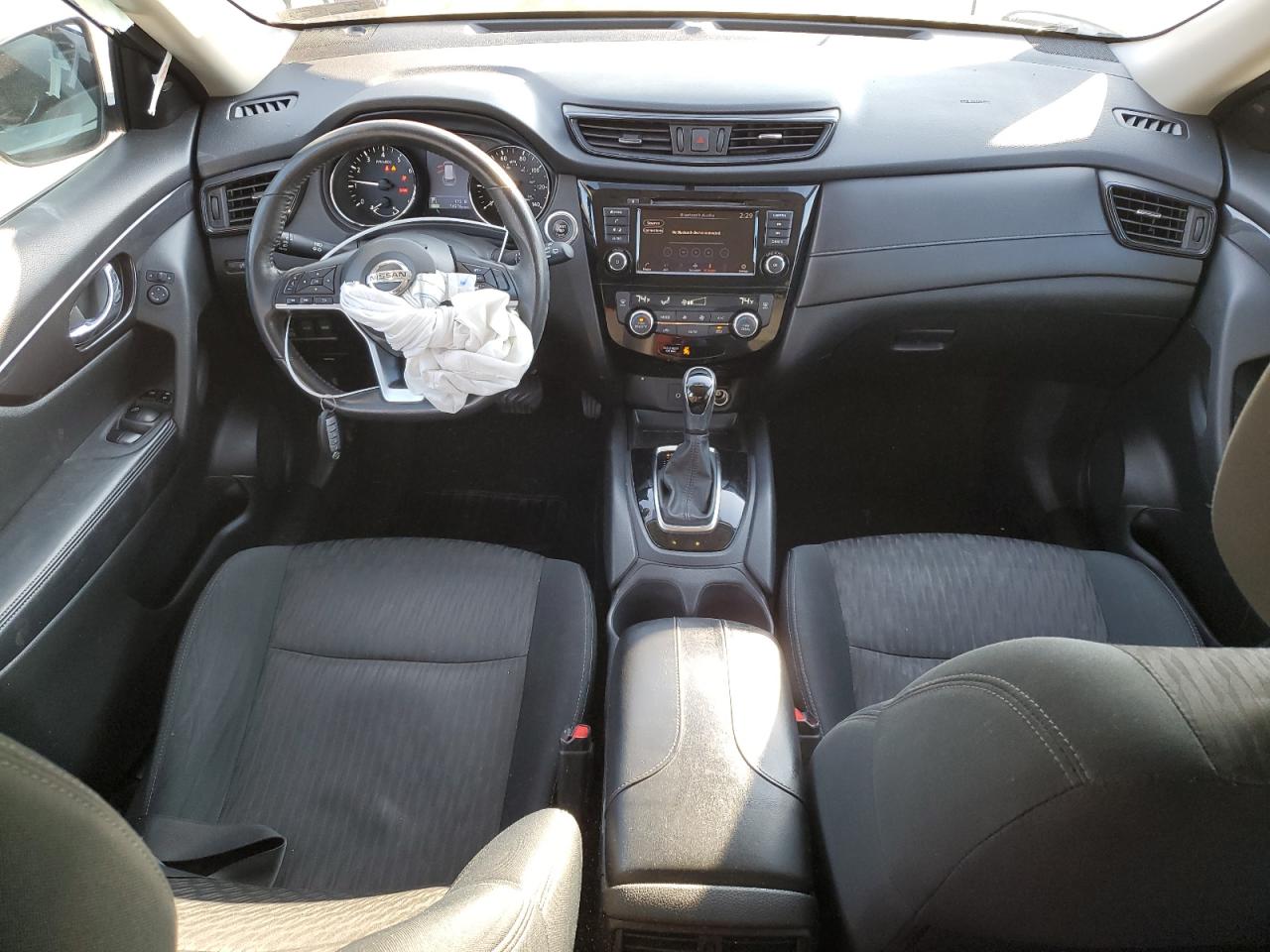 2018 Nissan Rogue - Image 8