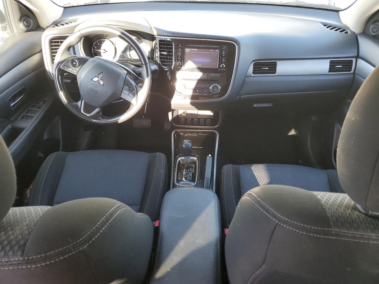 2017 Mitsubishi Outlander - Image 8