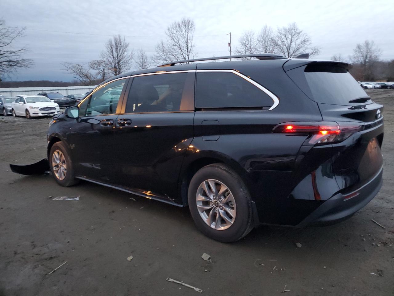 5TDKRKEC3PS172267 2023 TOYOTA SIENNA - Image 2