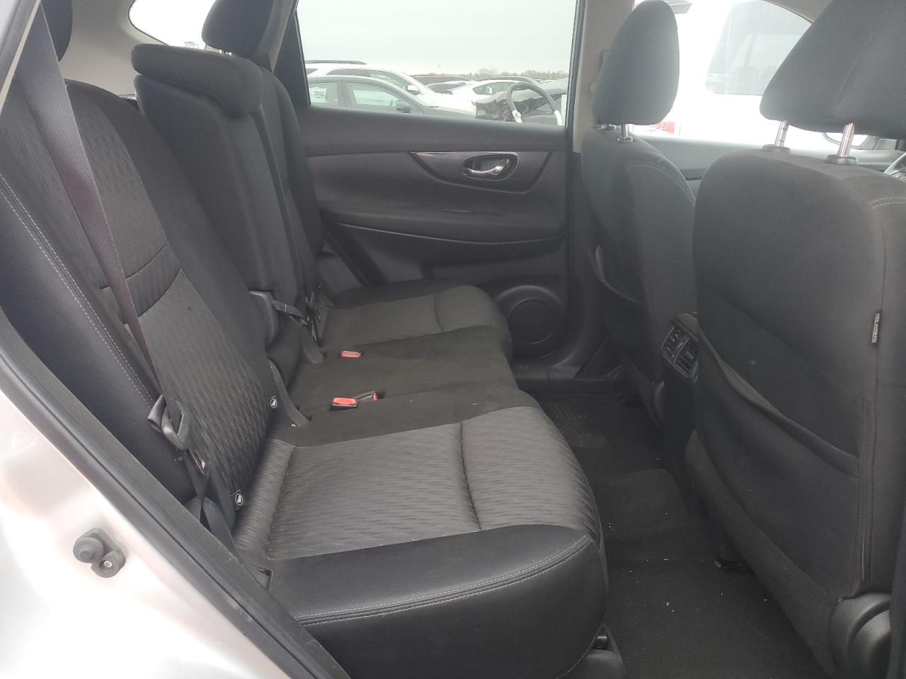 2017 Nissan Rogue - Image 10