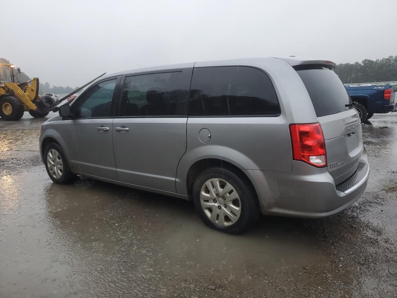 2018 Dodge Caravan - Image 2