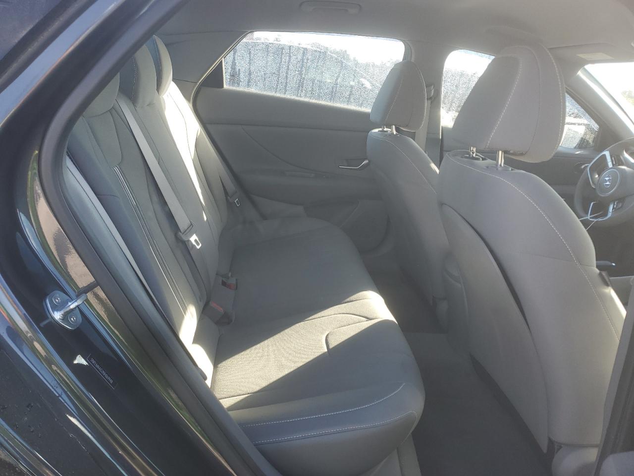 2022 Hyundai Elantra - Image 10