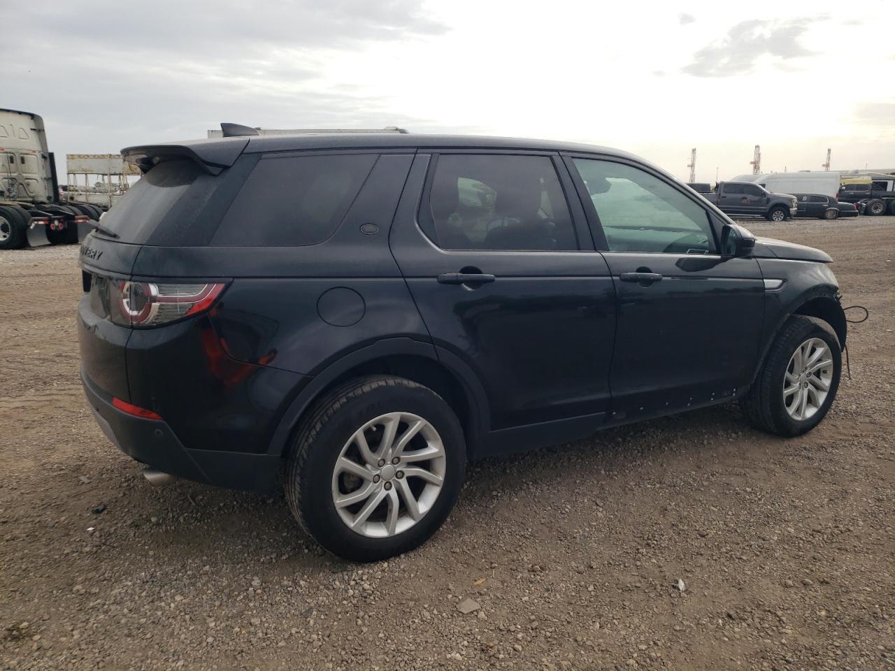 2017 Land Rover Discovery - Image 3