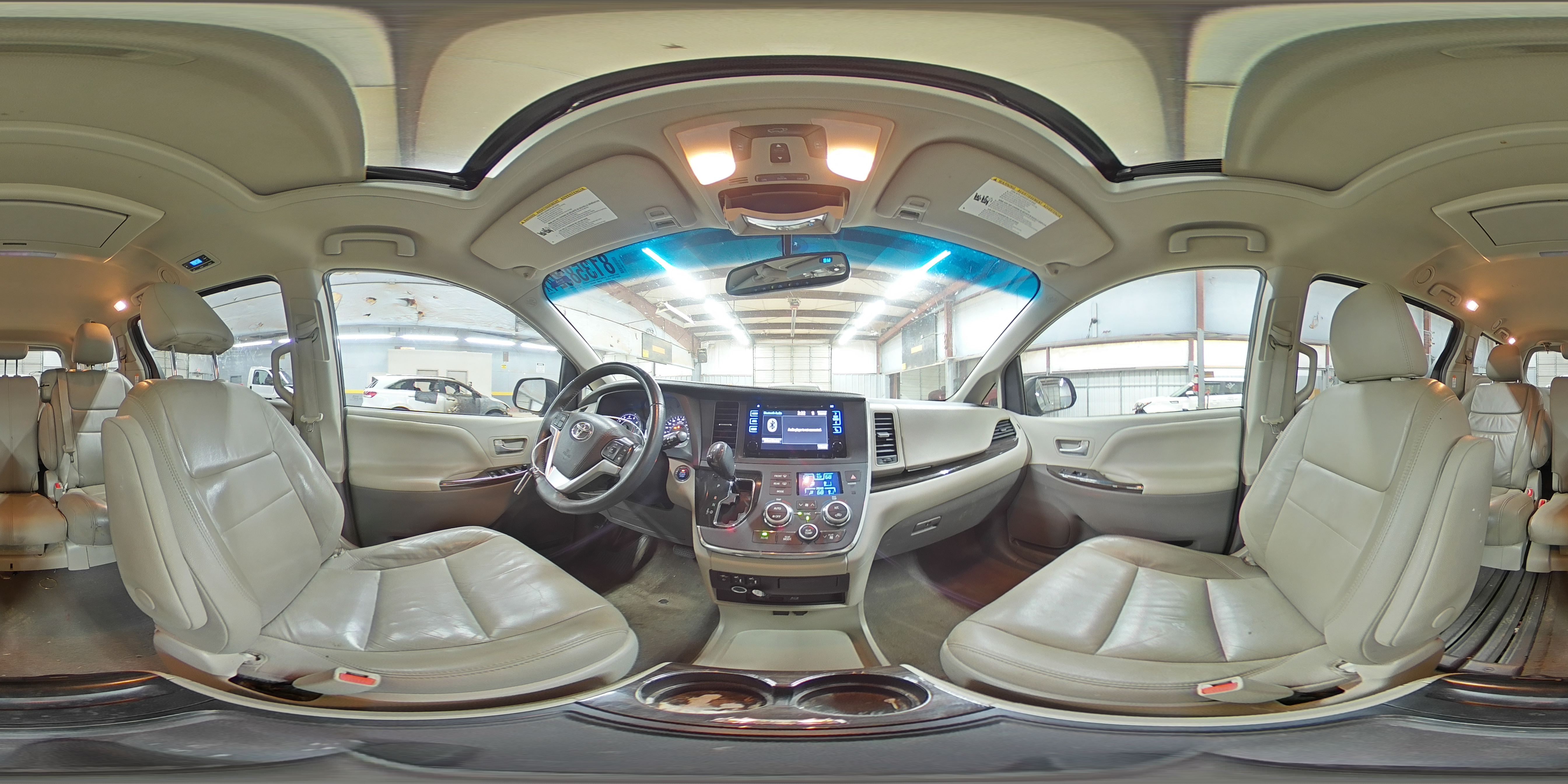2017 Toyota Sienna - Image 13