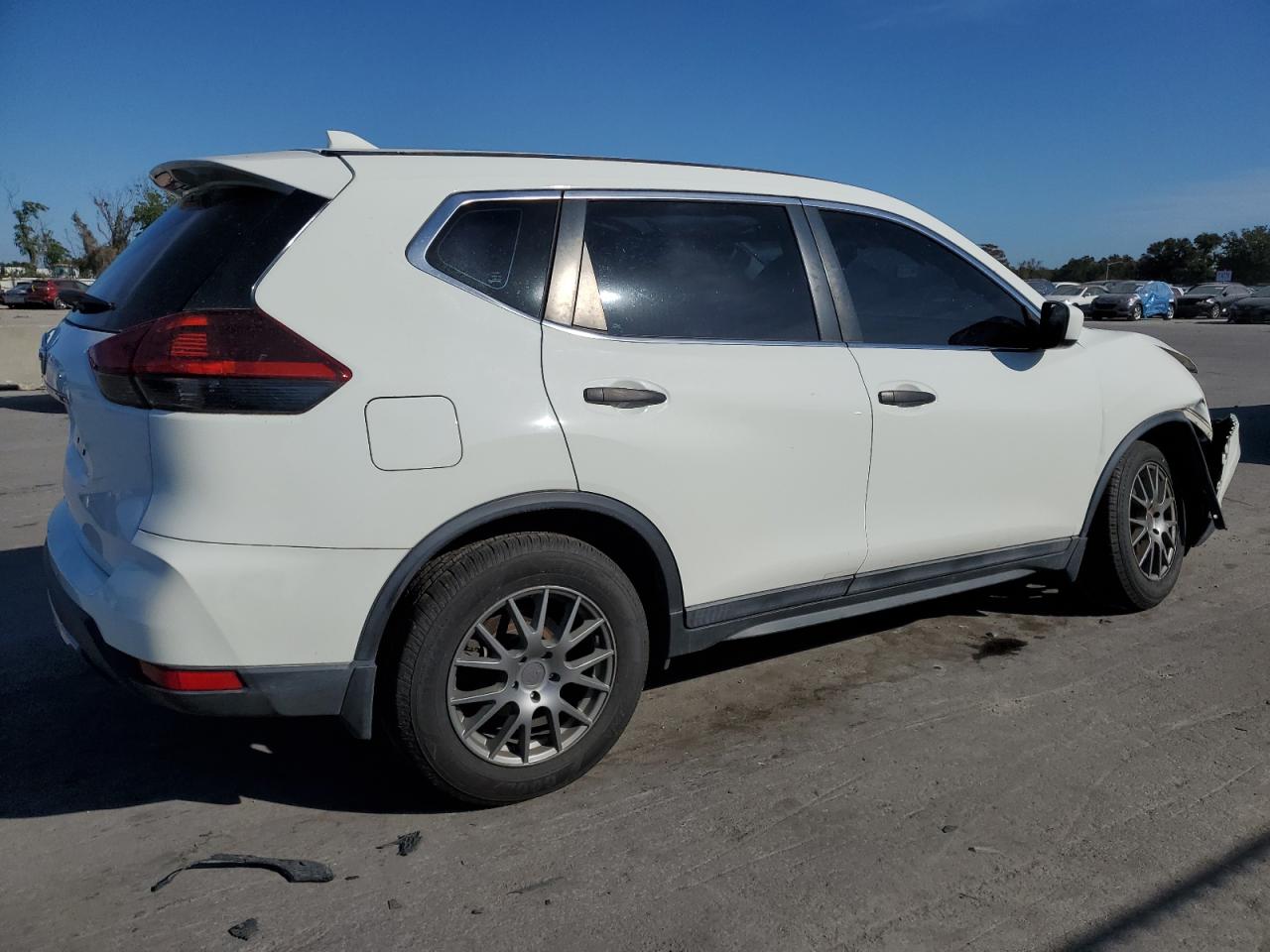 2018 Nissan Rogue - Image 3