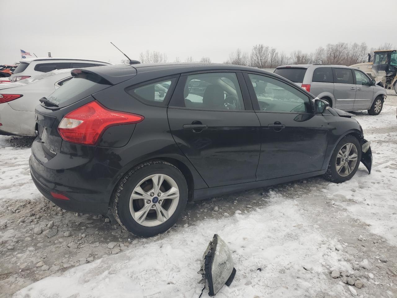 VIN 1FADP3K29EL340157 2014 FORD FOCUS no.3