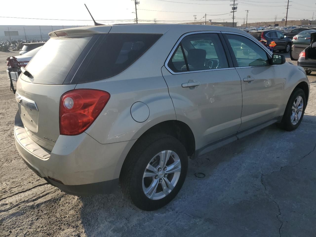 VIN 1GNALAEK8EZ137418 2014 CHEVROLET EQUINOX no.3