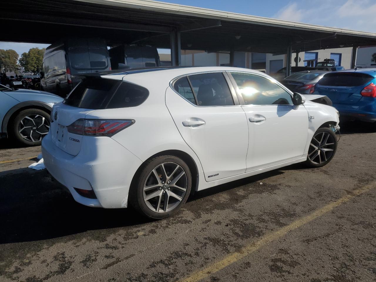 VIN JTHKD5BH9F2216034 2015 LEXUS CT 200 no.3