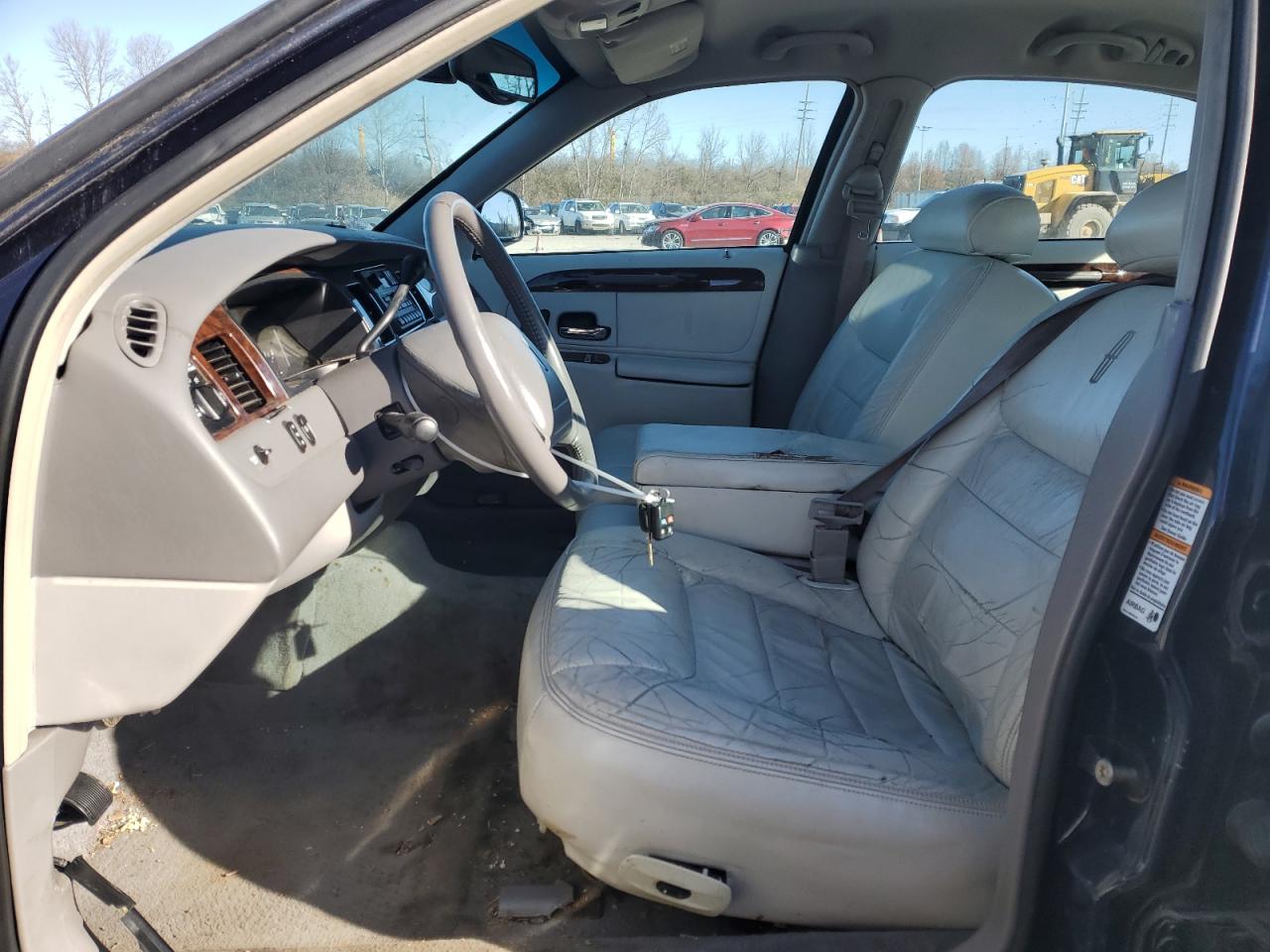 2001 Lincoln Town Car - Image 7