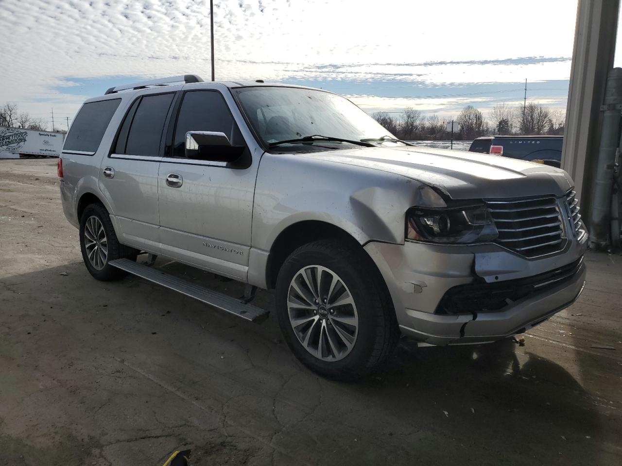 2017 Lincoln Navigator - Image 4