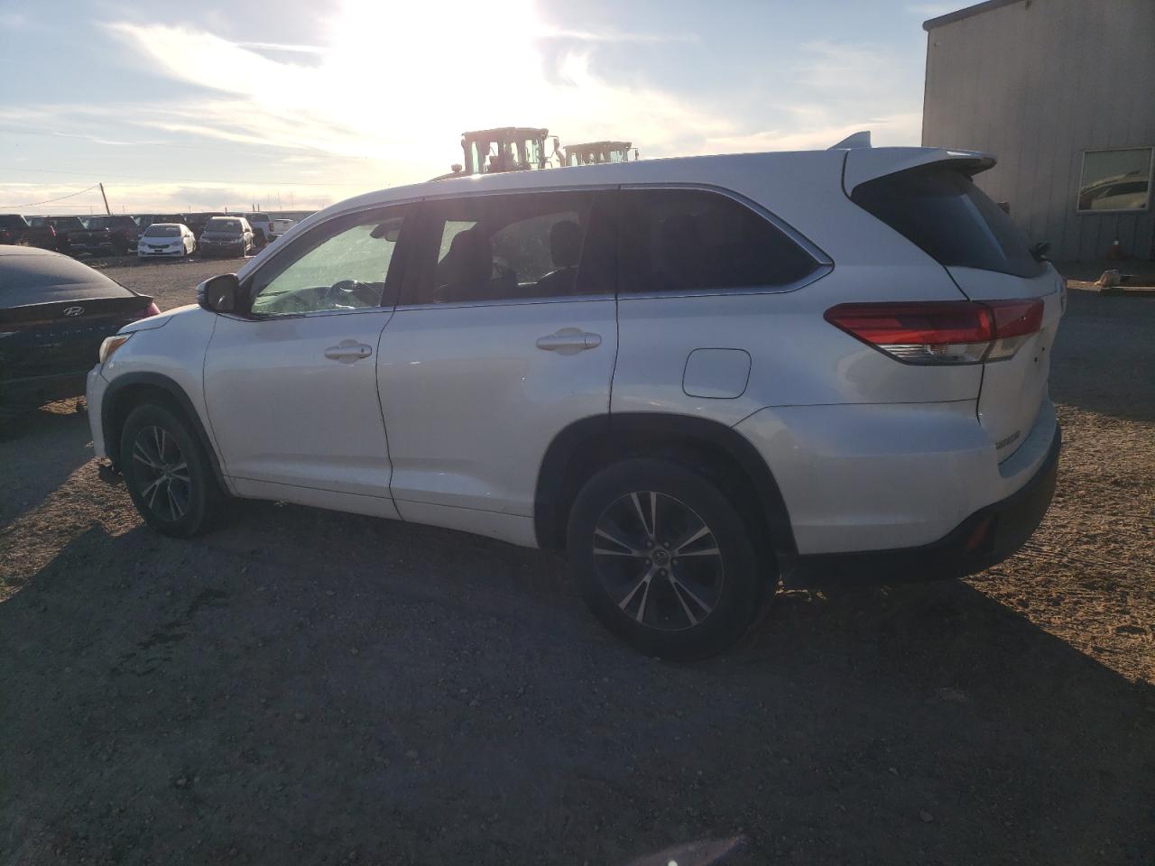 2018 Toyota Highlander - Image 2