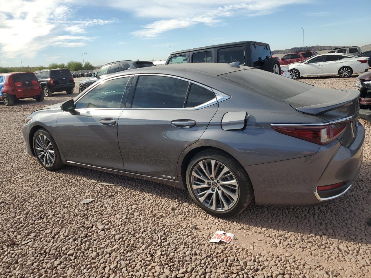 2020 Lexus ES - Image 2