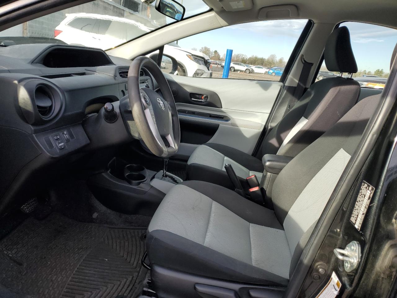 2013 Toyota Prius - Image 7