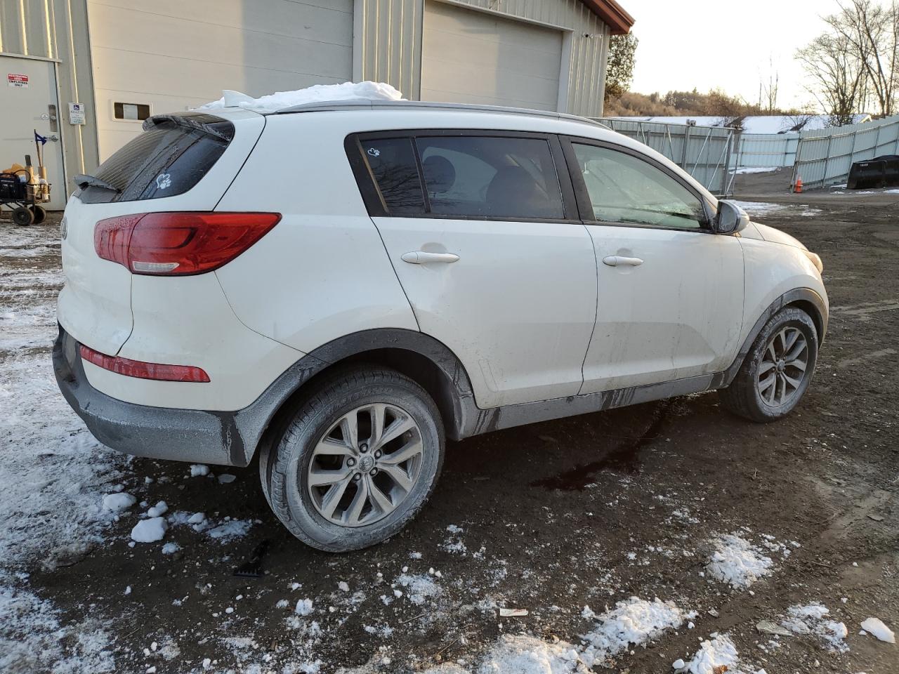 VIN KNDPB3AC7F7672429 2015 KIA SPORTAGE no.3