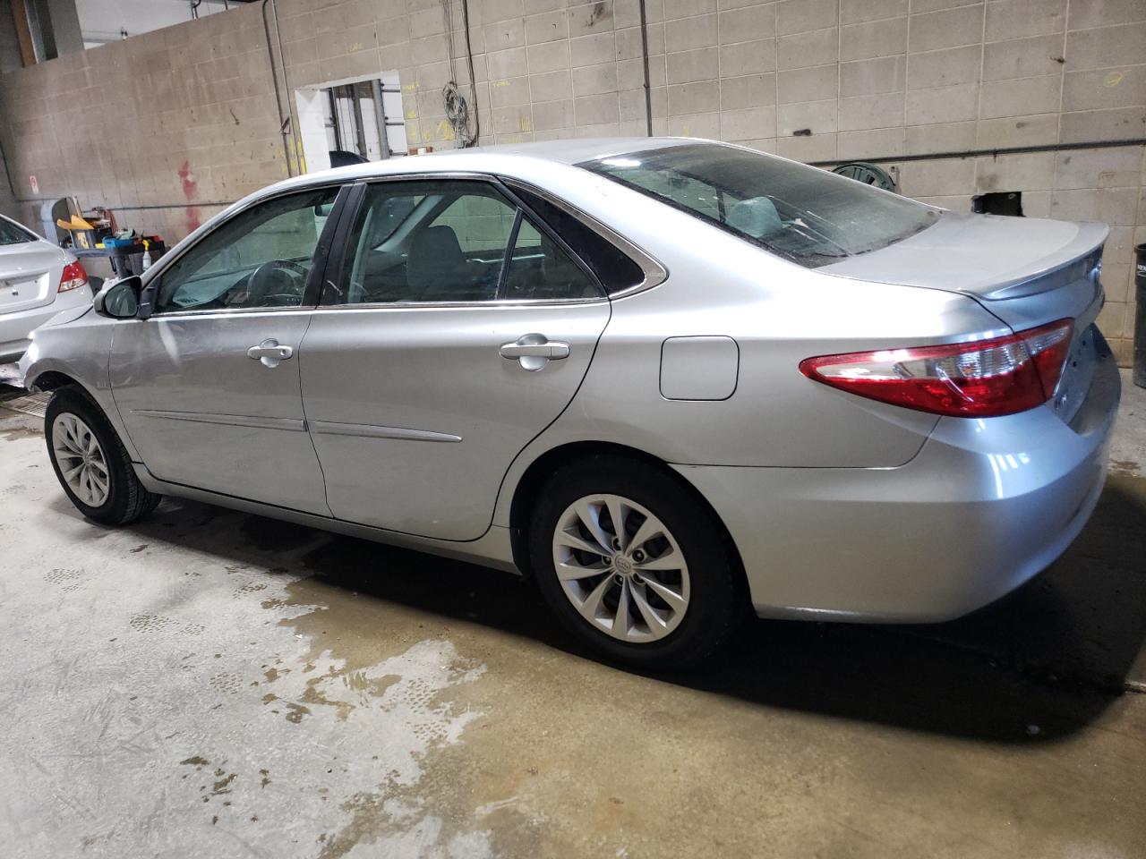 VIN 4T1BF1FK8GU595345 2016 TOYOTA CAMRY no.2