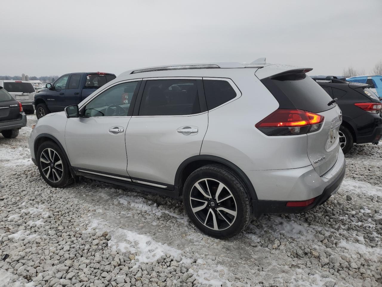 2018 Nissan Rogue - Image 2