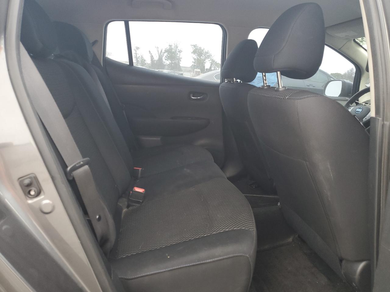 2017 Nissan Leaf - Image 11