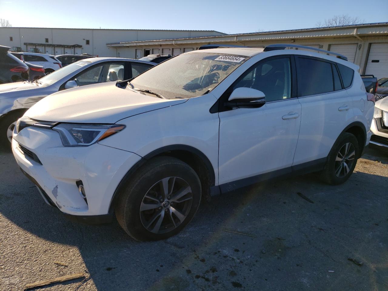 VIN 2T3RFREV5JW705470 2018 TOYOTA RAV4 no.1