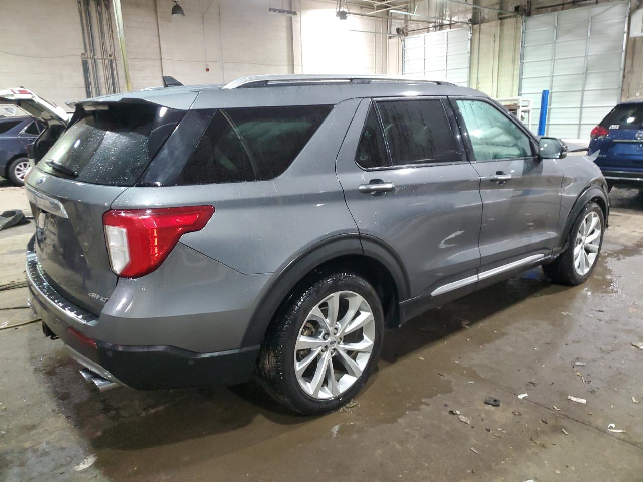 2022 Ford Explorer - Image 3