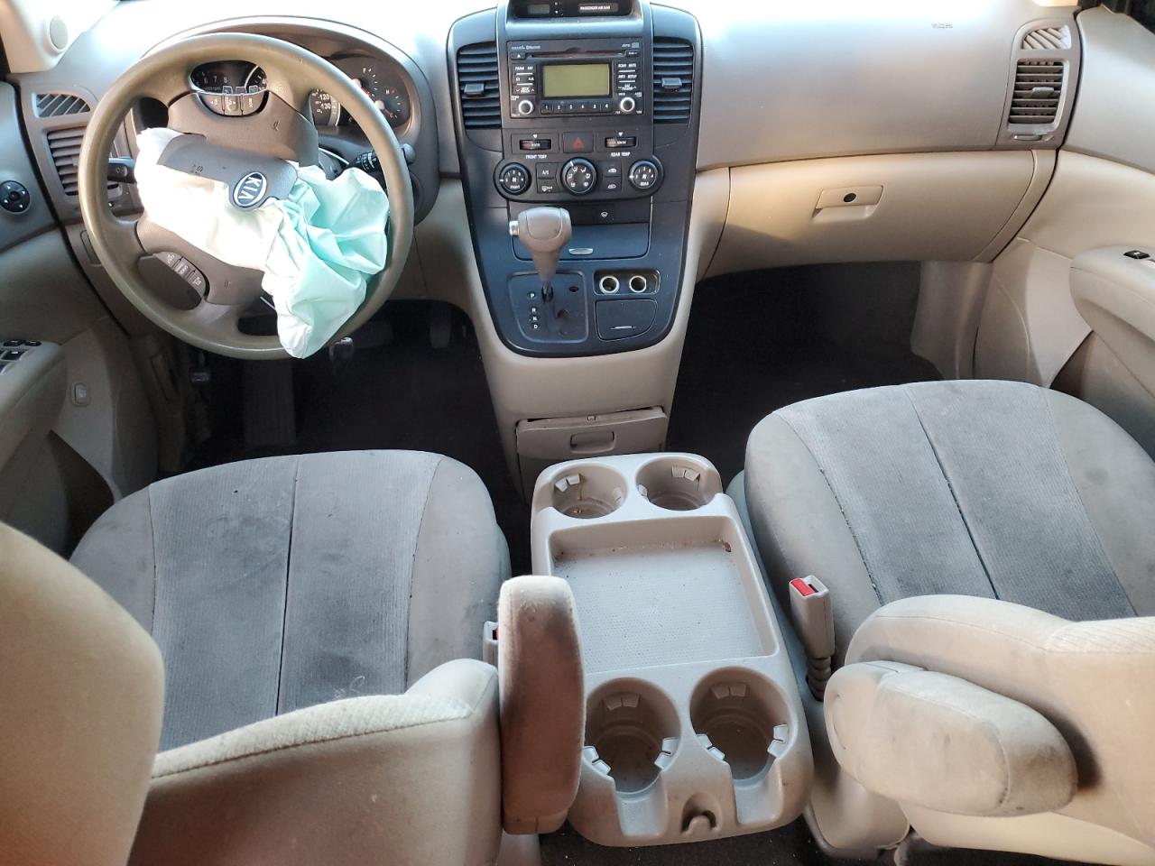 2012 Kia Sedona - Image 8