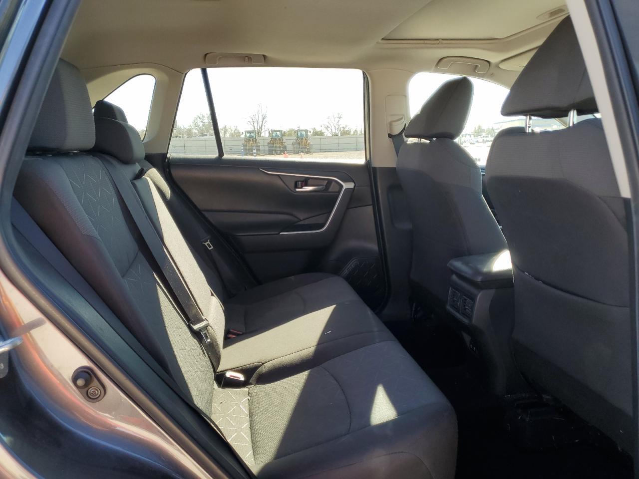2021 Toyota RAV 4 - Image 11