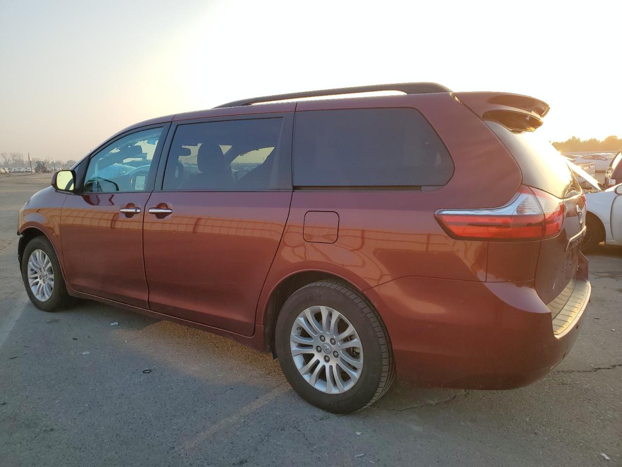2017 Toyota Sienna - Image 2