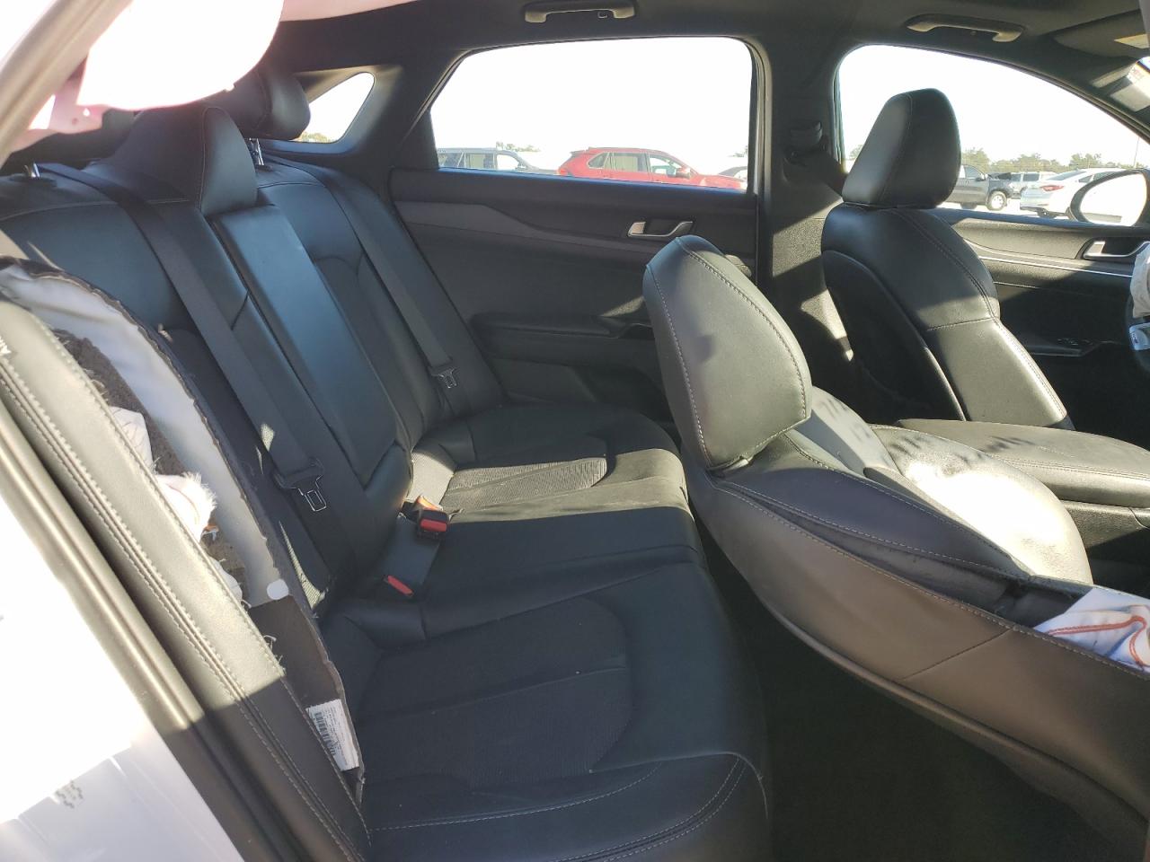 2022 Kia K5 - Image 11