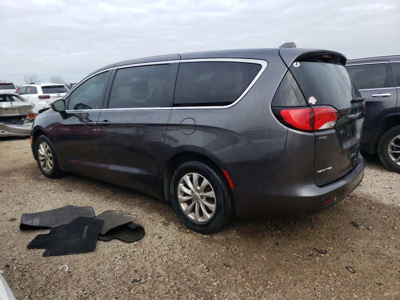 2017 Chrysler Pacifica - Image 2