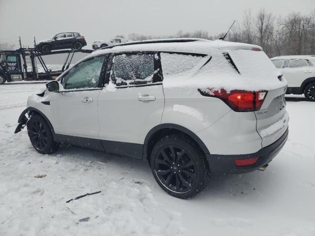  FORD ESCAPE 2019 Srebrny