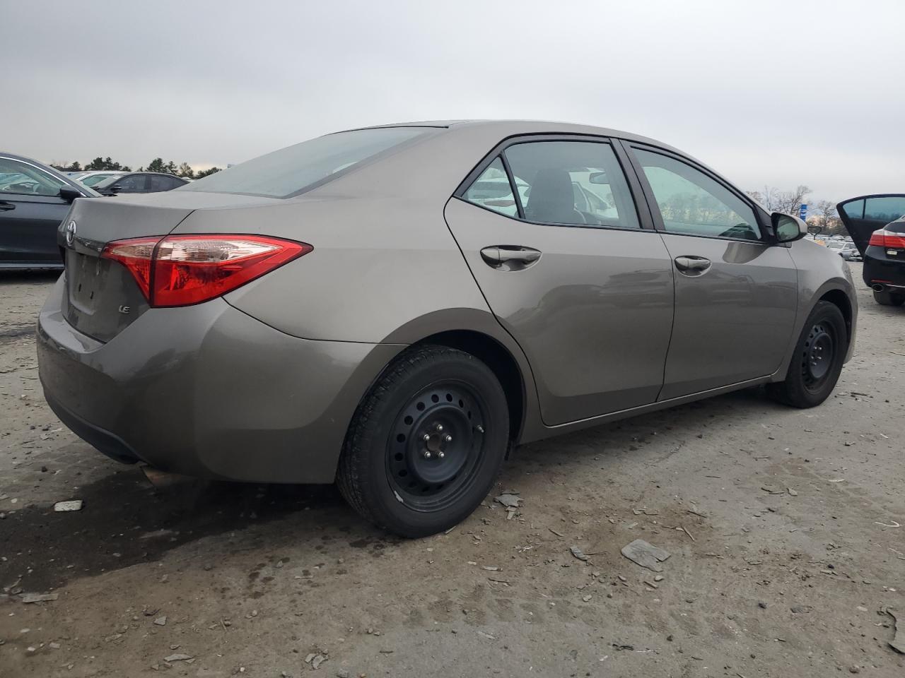 VIN 2T1BURHE9JC124227 2018 TOYOTA COROLLA no.3