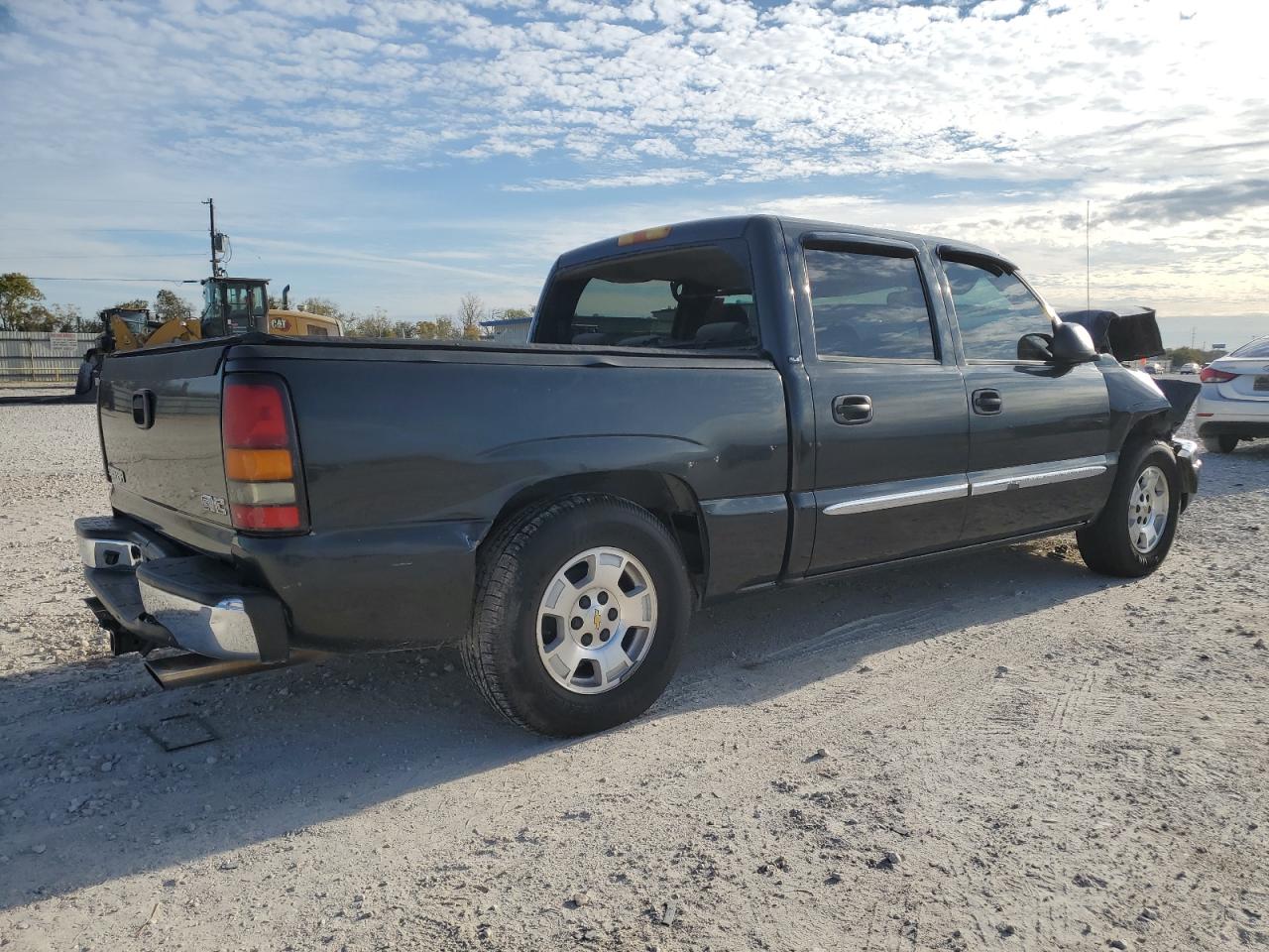 2005 GMC Sierra - Image 3