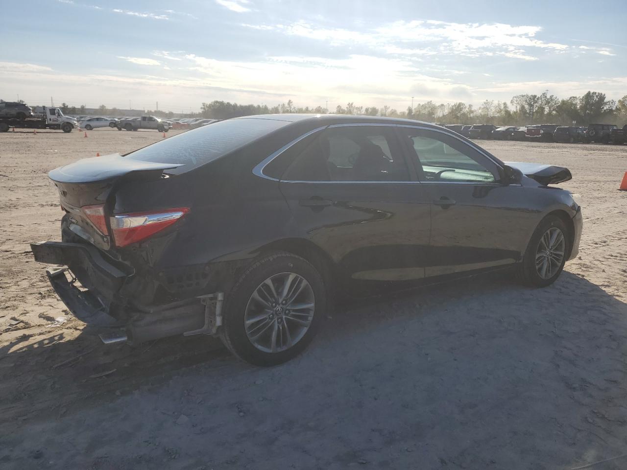 VIN 4T1BF1FKXGU165977 2016 TOYOTA CAMRY no.3