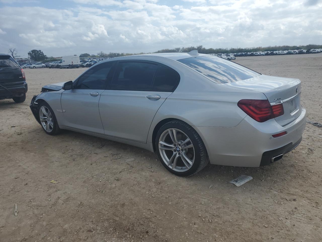 VIN WBAYF4C57FGS99225 2015 BMW 7 SERIES no.2