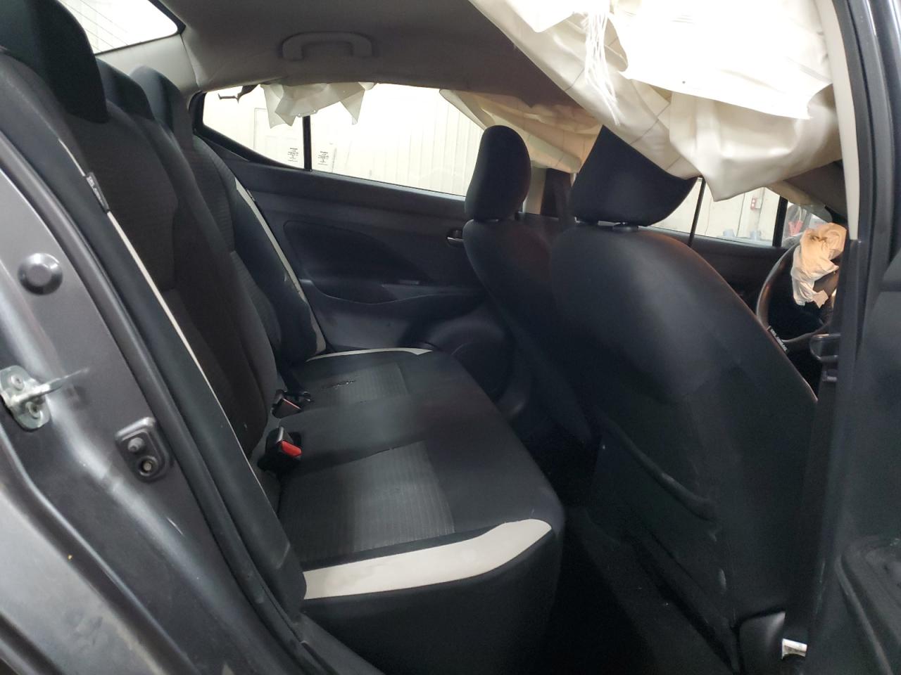 2021 Nissan Versa - Image 10