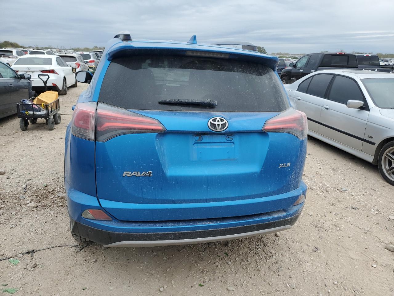 2017 Toyota RAV 4 - Image 6
