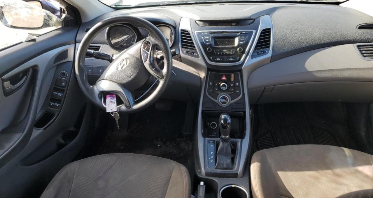 2016 Hyundai Elantra - Image 8