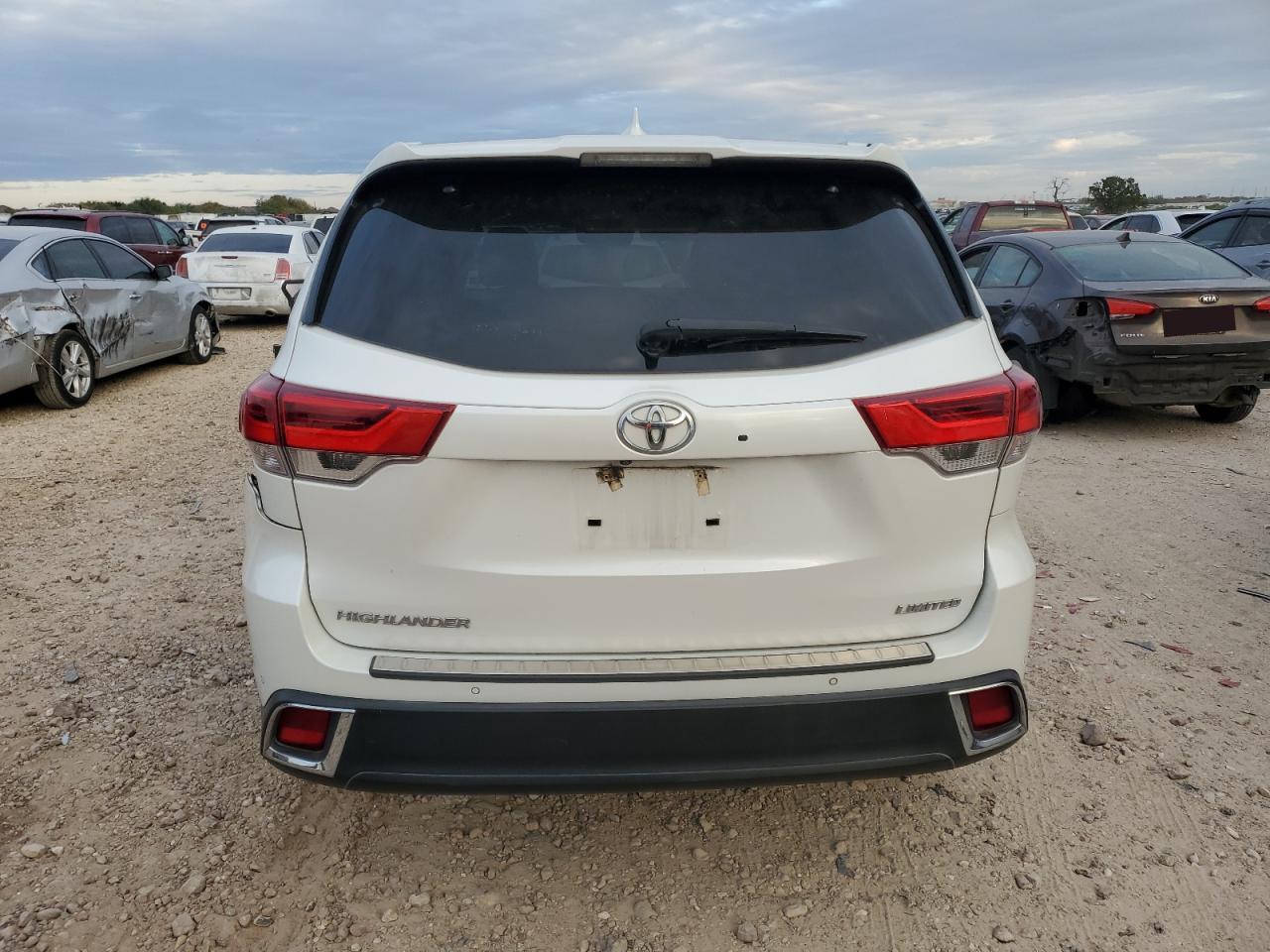 VIN 5TDYZRFH6KS289525 2019 TOYOTA HIGHLANDER no.6