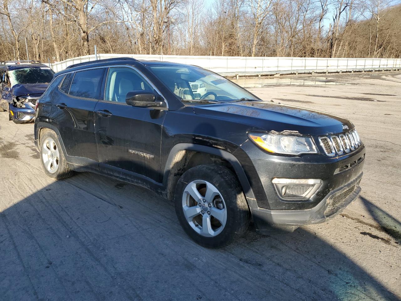 VIN 3C4NJDBB3KT801102 2019 JEEP COMPASS no.4