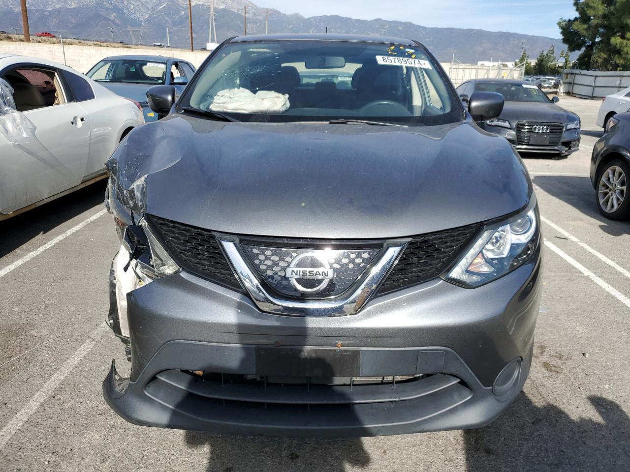 2018 Nissan Rogue - Image 5
