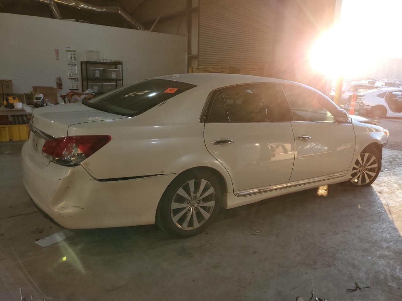 2011 Toyota Avalon - Image 3