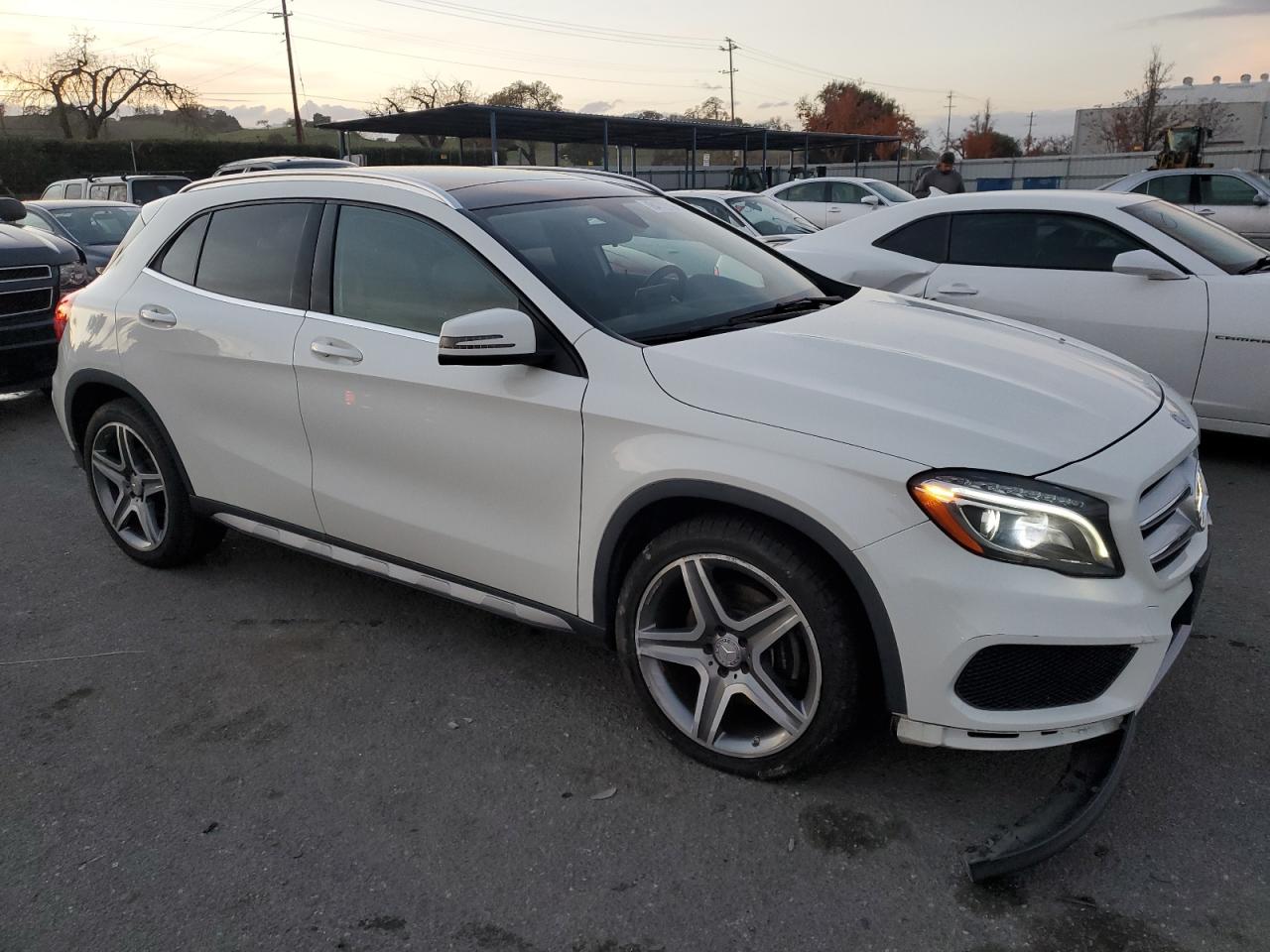 VIN WDCTG4EB5GJ233736 2016 MERCEDES-BENZ GLA-CLASS no.4