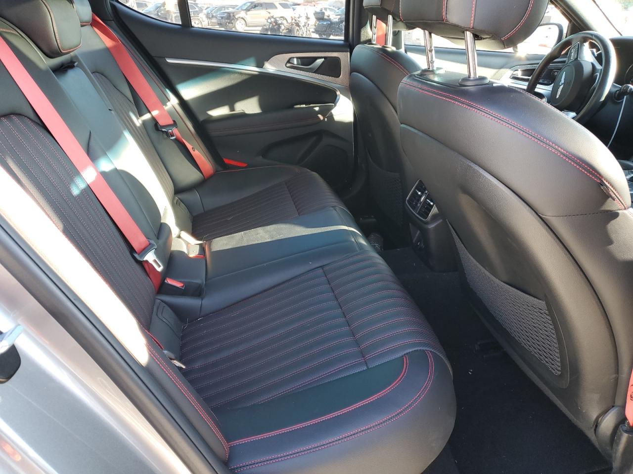 2022 Genesis G70 - Image 10