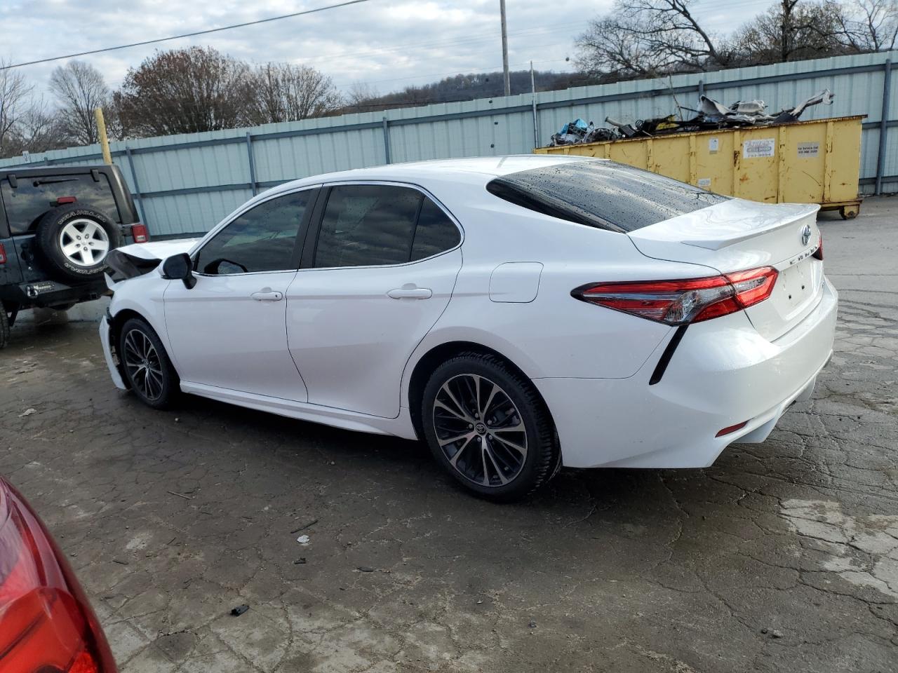 VIN JTNB11HK2J3001745 2018 TOYOTA CAMRY no.2