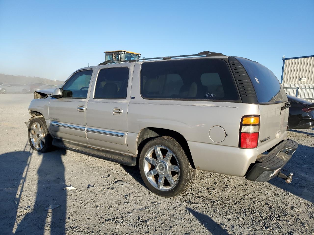 2004 GMC Yukon - Image 2