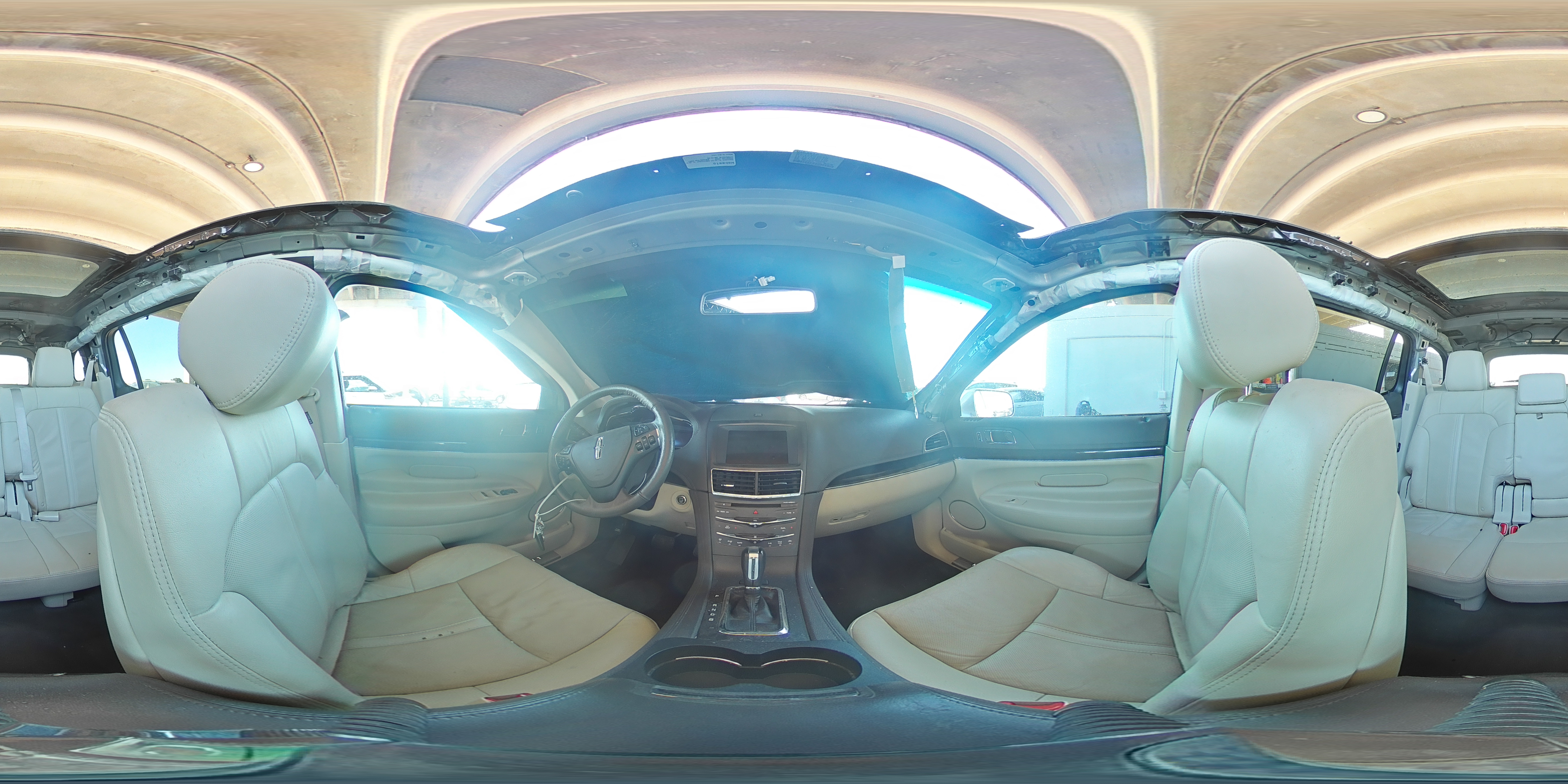 2019 Lincoln MKT - Image 15