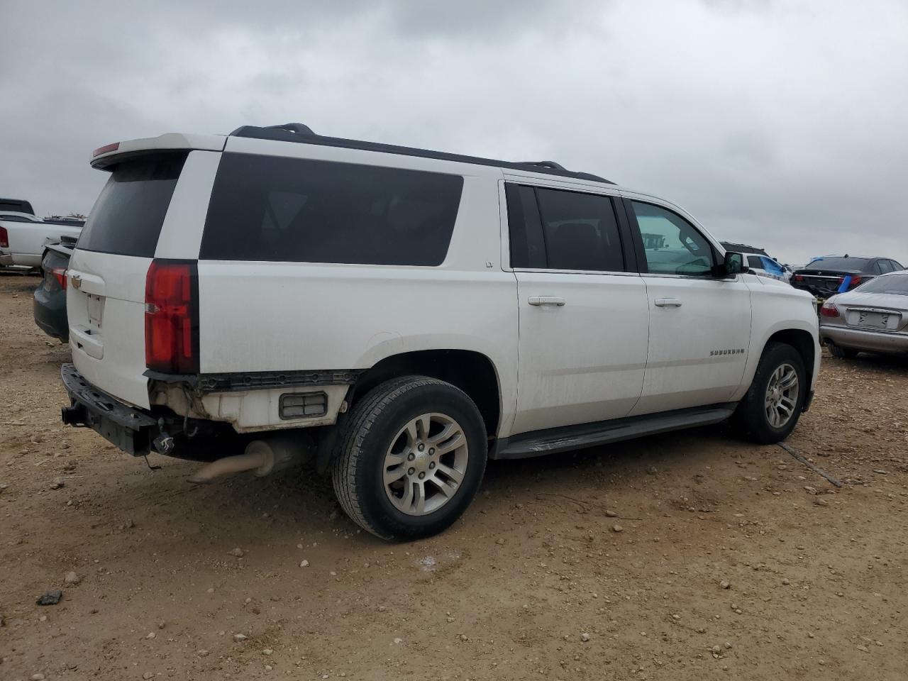 2015 Chevrolet Suburban - Image 3