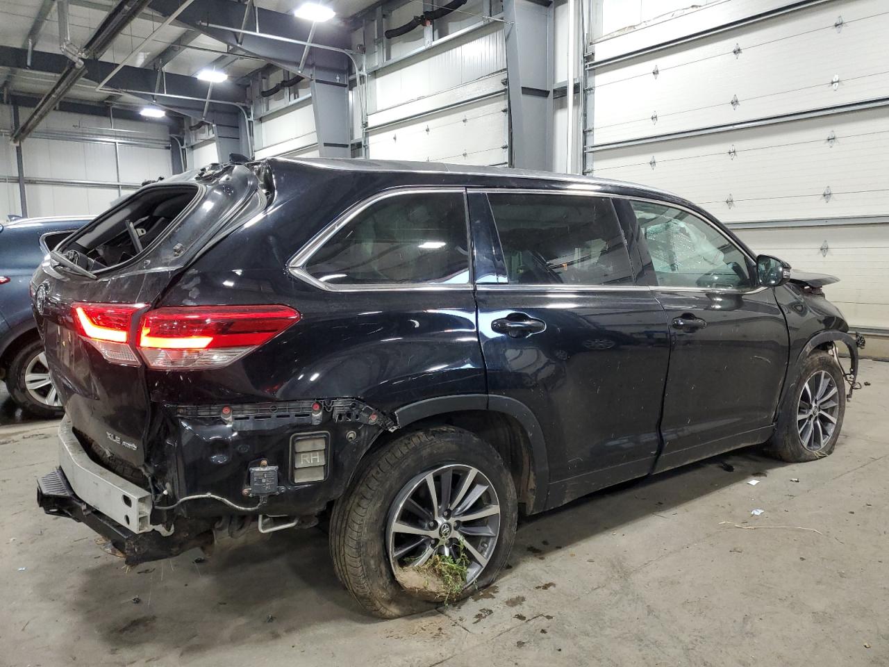 2019 Toyota Highlander - Image 3